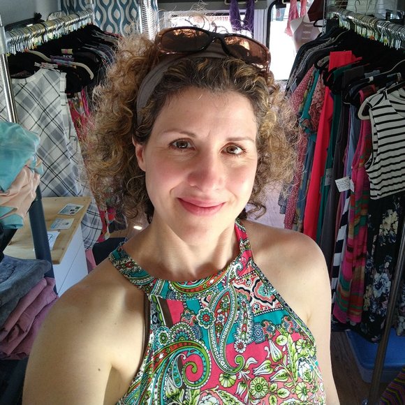 Meet your Posher, Aimee - Picture 2 of 4